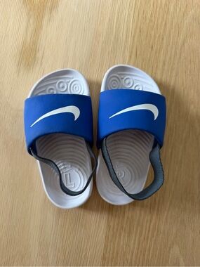 Nike Kids' Blue and White Kawa Slide Sandals with Heel Strap. Size 8C